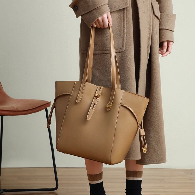 Lysiana | Vintage Lock Leather Tote