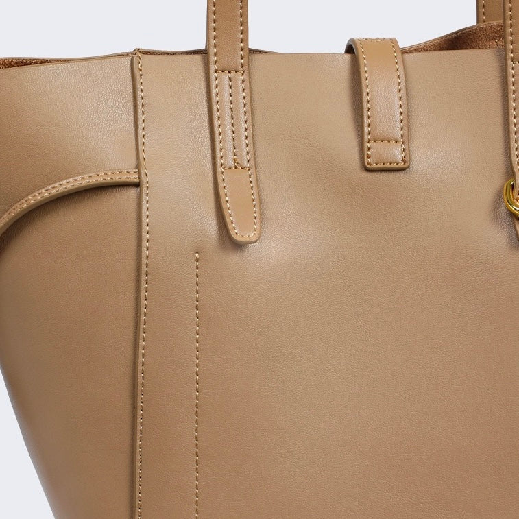 Lysiana | Vintage Lock Leather Tote