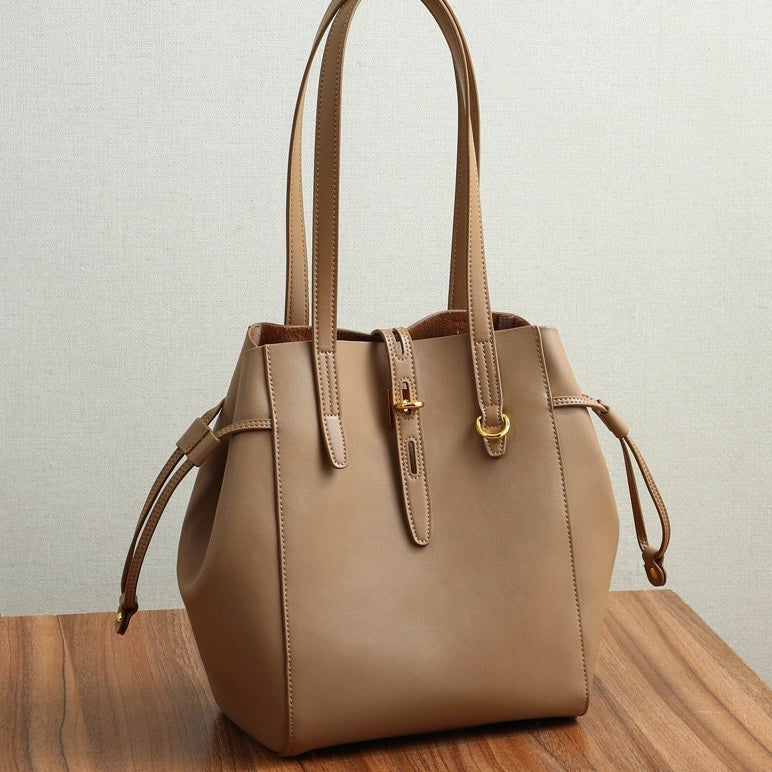 Lysiana | Vintage Lock Leather Tote