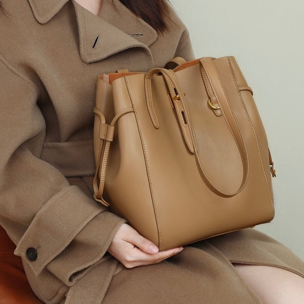 Lysiana | Vintage Lock Leather Tote