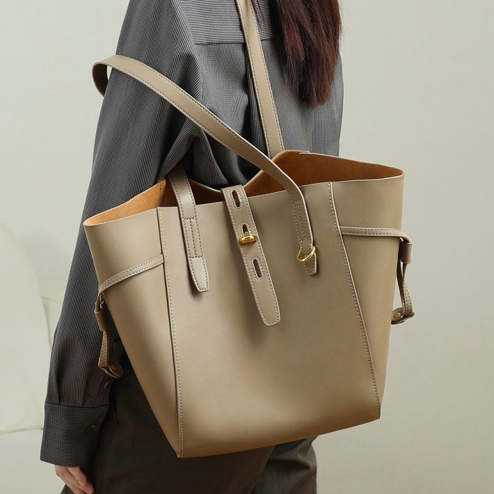 Lysiana | Vintage Lock Leather Tote