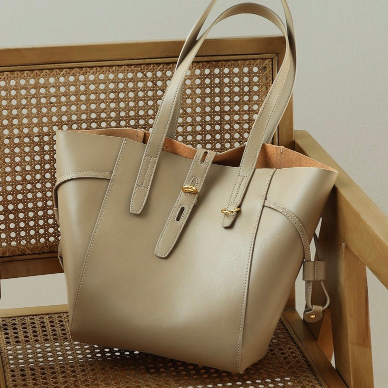 Lysiana | Vintage Lock Leather Tote