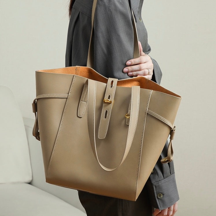 Lysiana | Vintage Lock Leather Tote