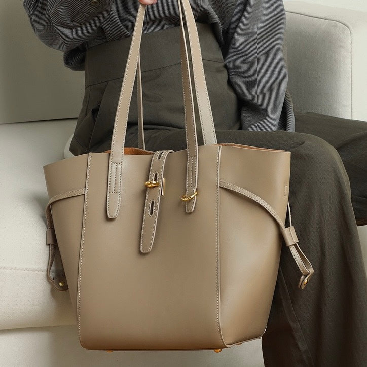 Lysiana | Vintage Lock Leather Tote