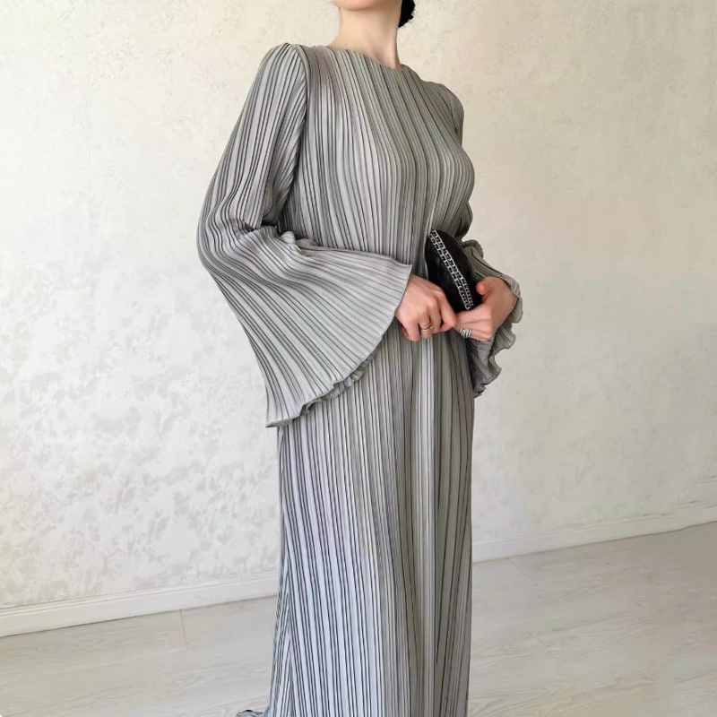 New elegant dress with flared sleeves – timeless & flattering
