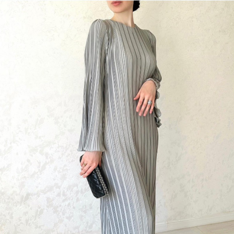 New elegant dress with flared sleeves – timeless & flattering