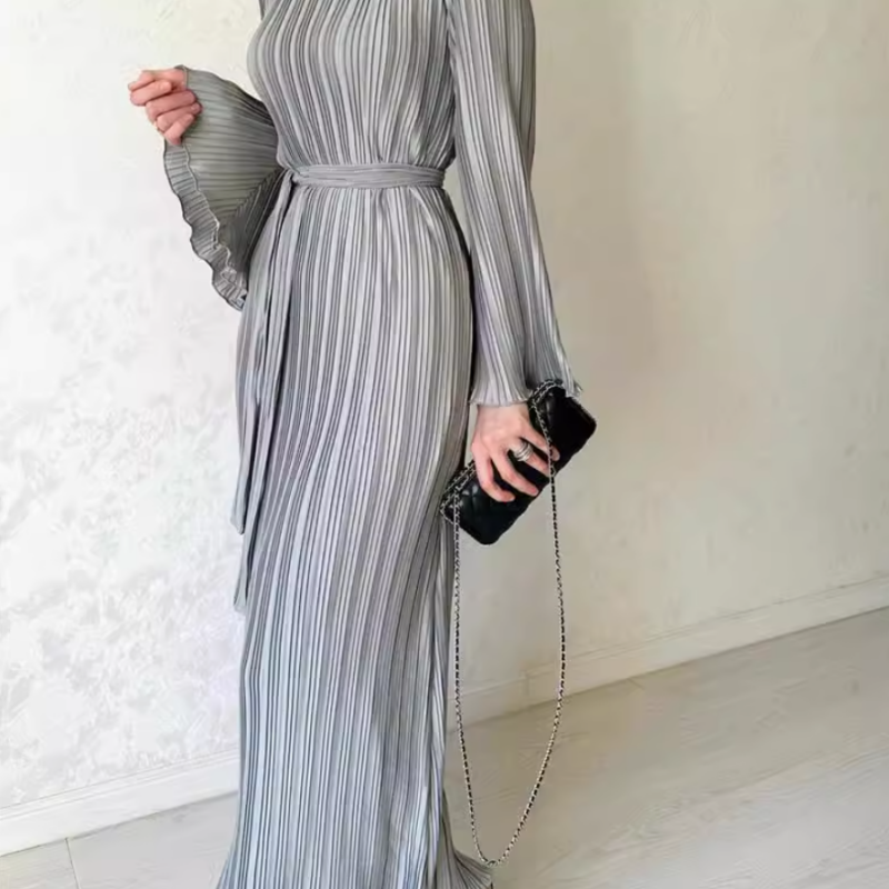 New elegant dress with flared sleeves – timeless & flattering