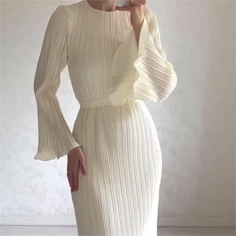 New elegant dress with flared sleeves – timeless & flattering