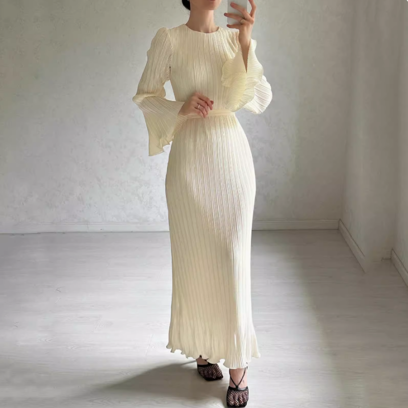 New elegant dress with flared sleeves – timeless & flattering