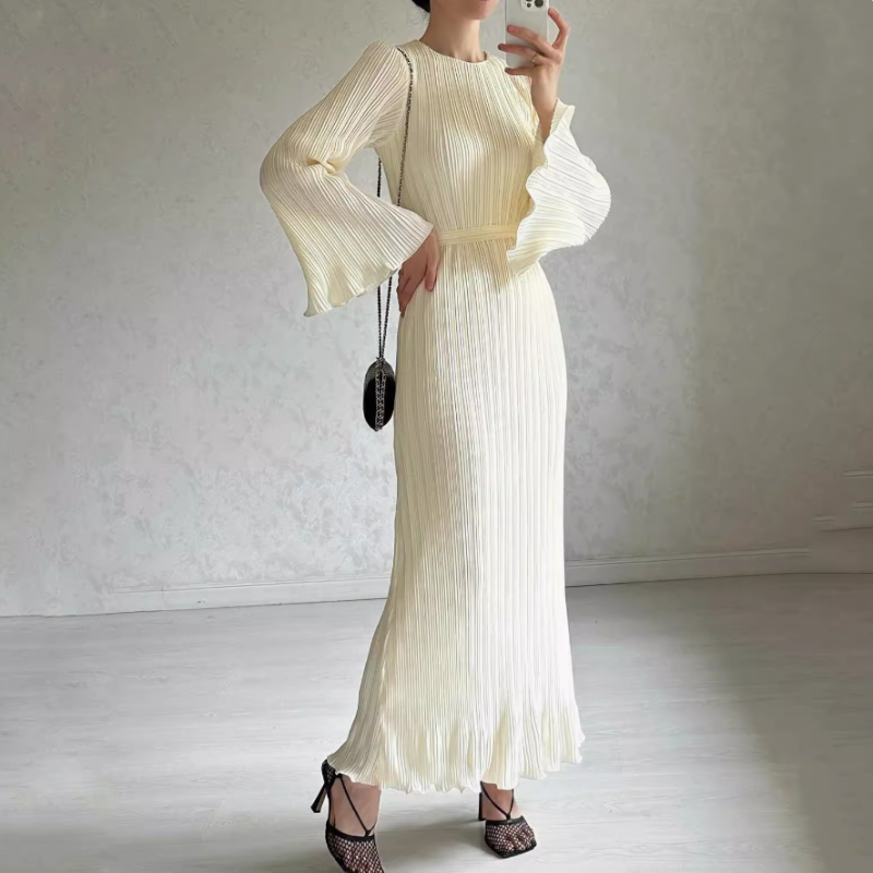New elegant dress with flared sleeves – timeless & flattering
