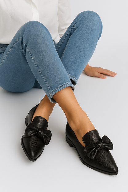 Claudia | Elegant Loafers with Feminine Bow Finish