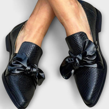 Claudia | Elegant Loafers with Feminine Bow Finish