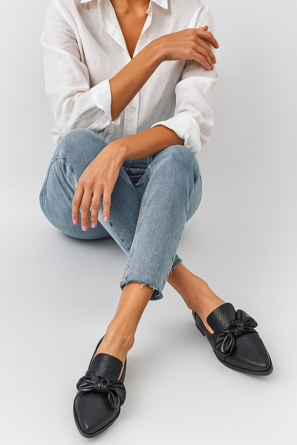 Claudia | Elegant Loafers with Feminine Bow Finish