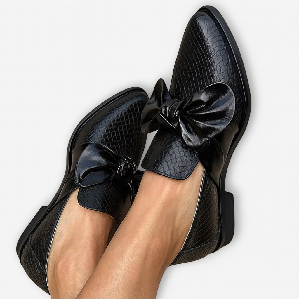 Claudia | Elegant Loafers with Feminine Bow Finish