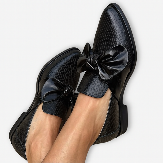 Claudia | Elegant Loafers with Feminine Bow Finish