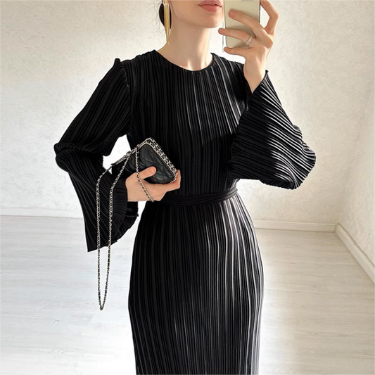 New elegant dress with flared sleeves – timeless & flattering